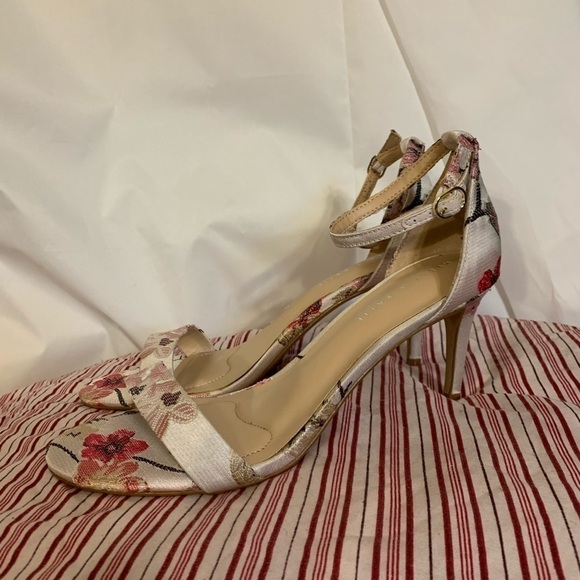 Kelly and Katie Kirstie embroidered cherry blossom - Picture 3 of 7